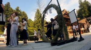 ※夏越大祓式　茅の輪くぐり